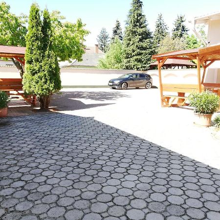 Imola Es Andrea Apartmanhaz Hajdúszoboszló Zewnętrze zdjęcie