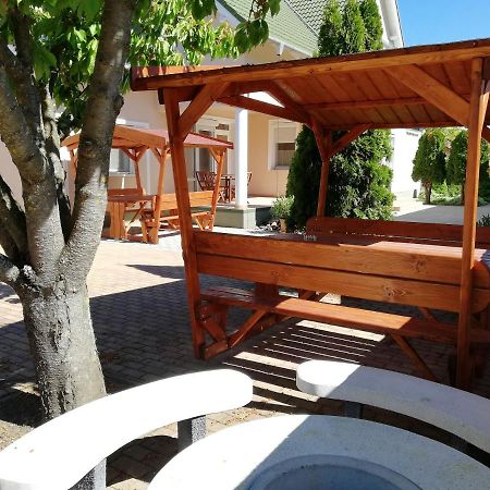 Imola Es Andrea Apartmanhaz Hajdúszoboszló Zewnętrze zdjęcie