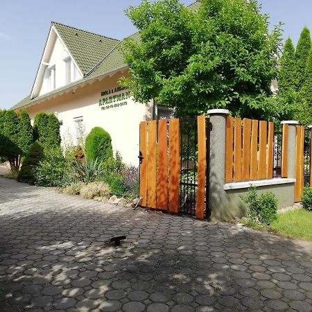 Imola Es Andrea Apartmanhaz Hajdúszoboszló Zewnętrze zdjęcie