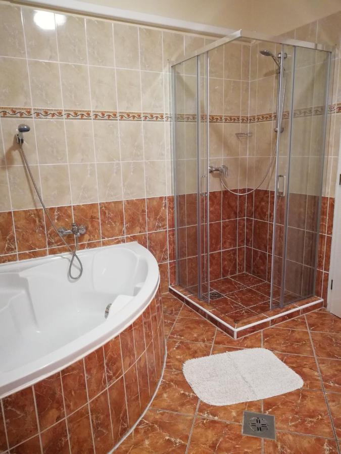 Imola Es Andrea Apartmanhaz Hajdúszoboszló Zewnętrze zdjęcie