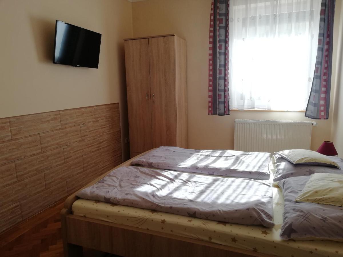 Imola Es Andrea Apartmanhaz Hajdúszoboszló Zewnętrze zdjęcie