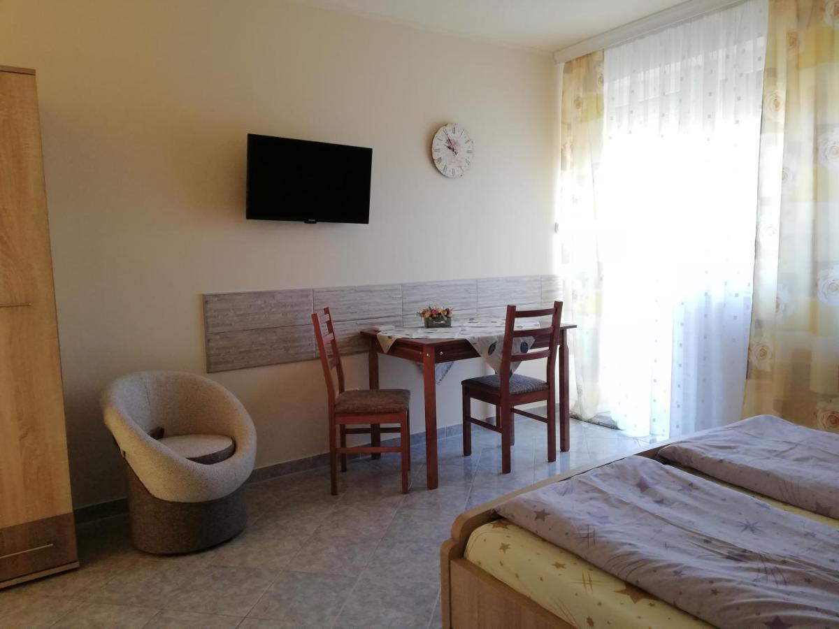Imola Es Andrea Apartmanhaz Hajdúszoboszló Zewnętrze zdjęcie
