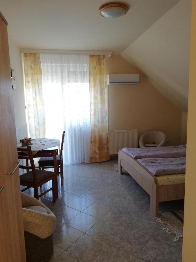 Imola Es Andrea Apartmanhaz Hajdúszoboszló Zewnętrze zdjęcie