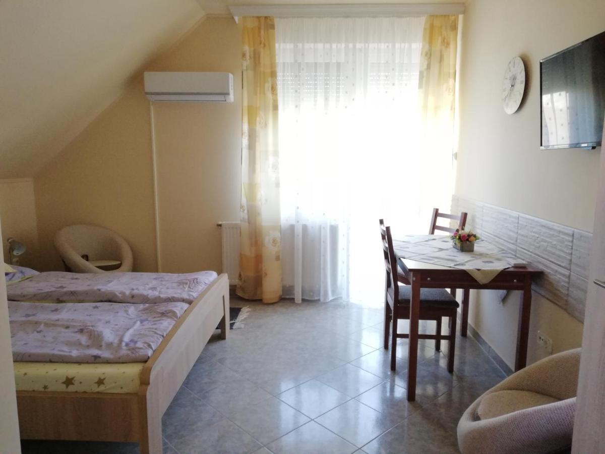 Imola Es Andrea Apartmanhaz Hajdúszoboszló Zewnętrze zdjęcie