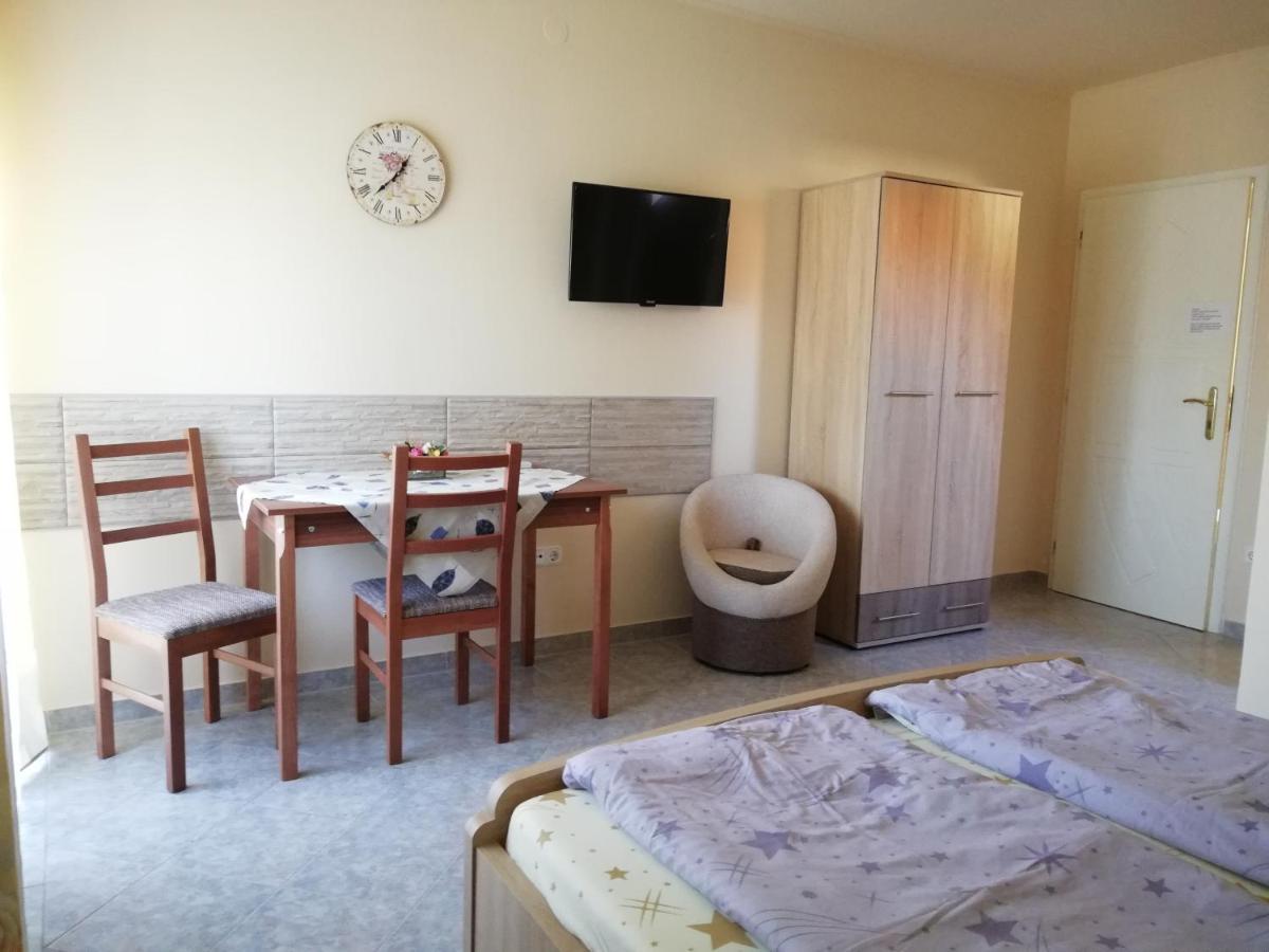 Imola Es Andrea Apartmanhaz Hajdúszoboszló Zewnętrze zdjęcie