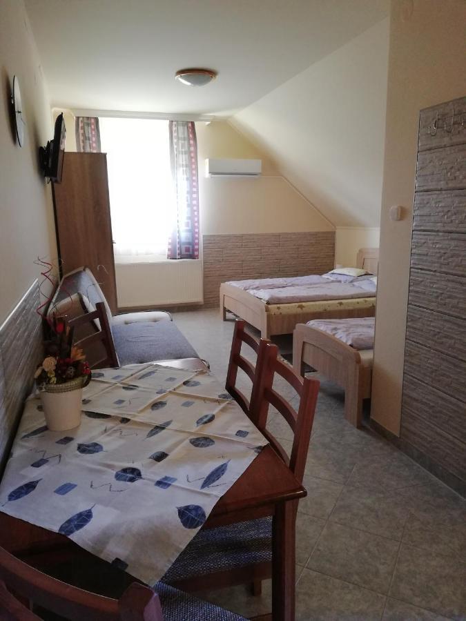 Imola Es Andrea Apartmanhaz Hajdúszoboszló Zewnętrze zdjęcie