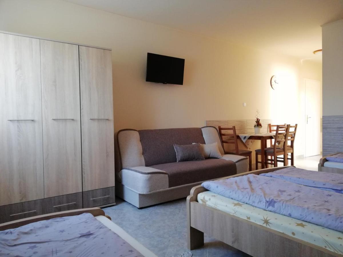 Imola Es Andrea Apartmanhaz Hajdúszoboszló Zewnętrze zdjęcie