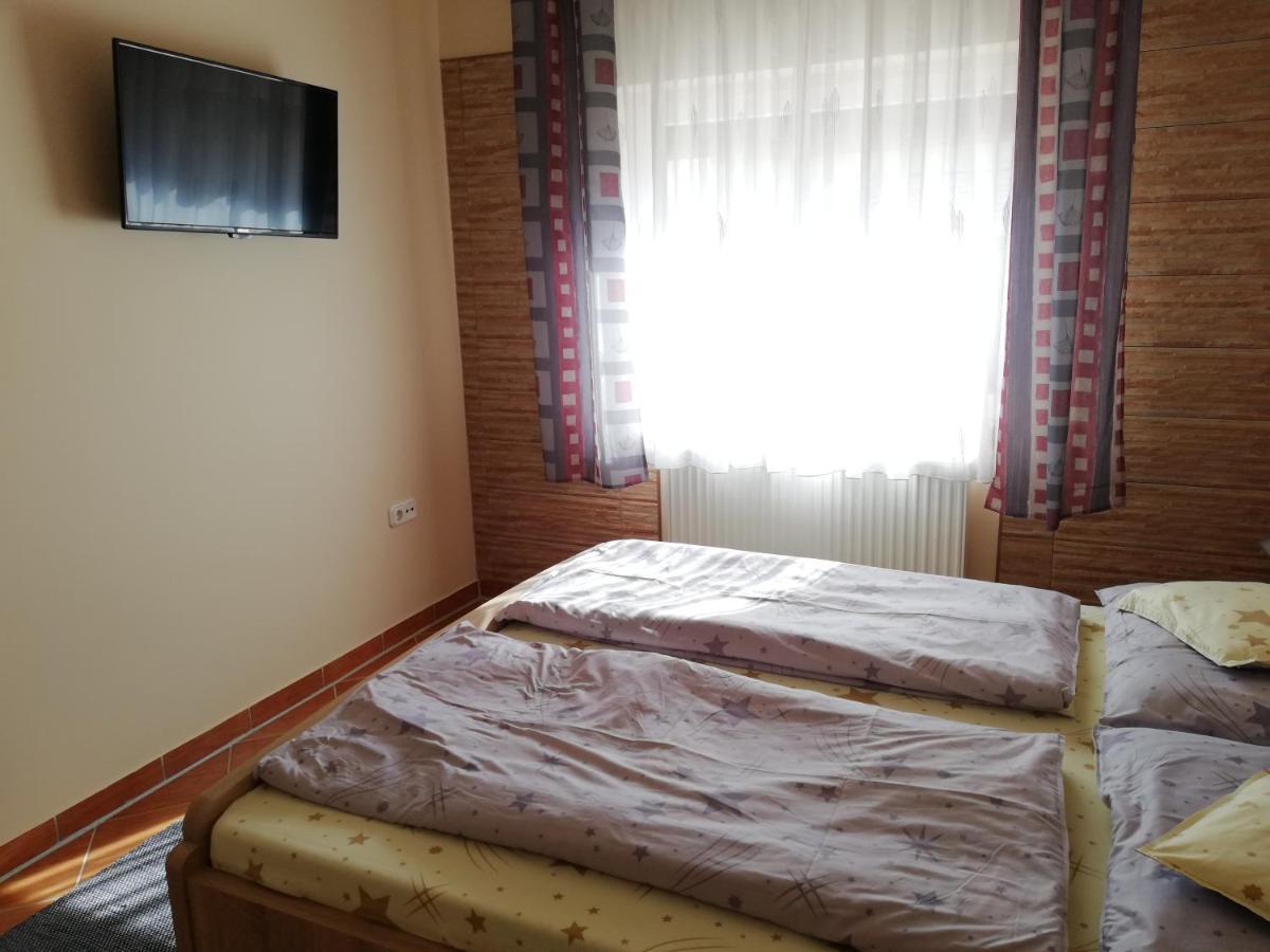 Imola Es Andrea Apartmanhaz Hajdúszoboszló Zewnętrze zdjęcie