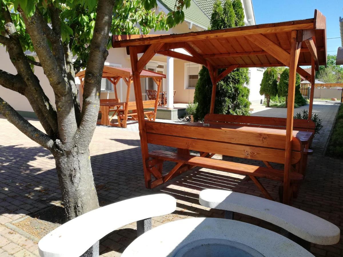 Imola Es Andrea Apartmanhaz Hajdúszoboszló Zewnętrze zdjęcie