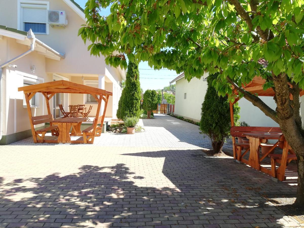 Imola Es Andrea Apartmanhaz Hajdúszoboszló Zewnętrze zdjęcie